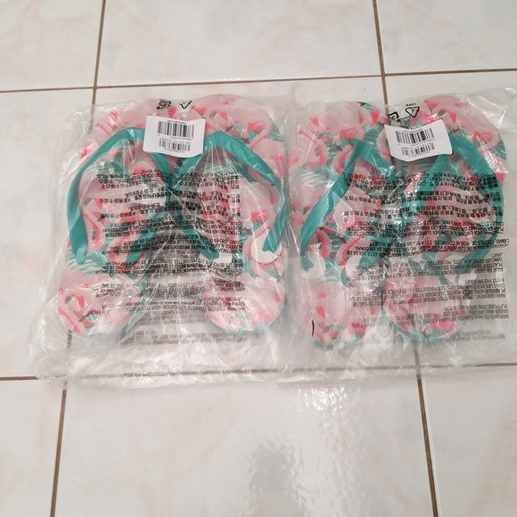 NEW 4 Pairs of Printed Flip-Flop Sandals for Men (Partially Plant-Based) - Picture 2 of 4